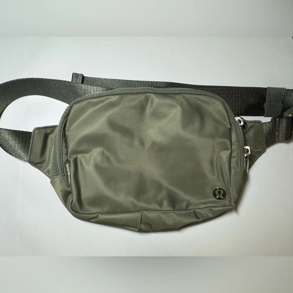 NWOT lululemon Everywhere Belt Bag LARGE 2 Liter Unisex - Picture 8 of 13